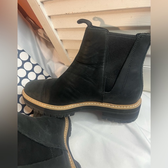New TOMS Dakota Water-Resistant Chelsea Lug Booties - Picture 4 of 10